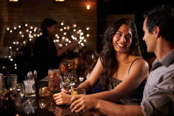 Couple,Enjoying,Night,Out,At,Cocktail,Bar